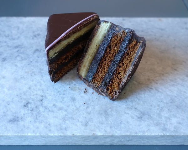 Pflaume-Zimt Dominoklotz mit Bitterschokolade