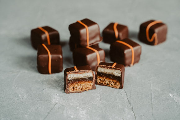 Orange Ingwer Domino Steine mit Marzipan und Bitterschokolade