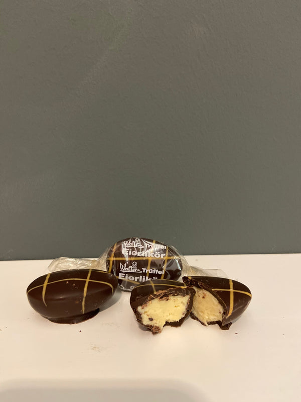 10 Eierlikör-Trüffel-Eier in Bitterschokolade